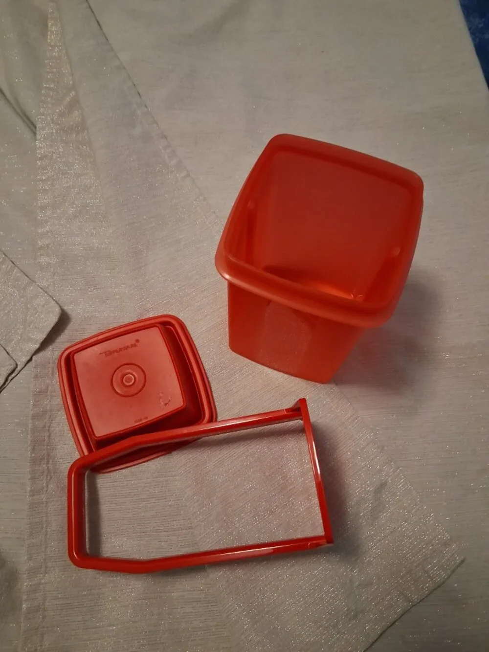 New TUPPERWARE 3 Piece Pickle Keeper bright Red # 1332-10 kitchen food storage